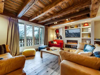 Coin salon dans l'établissement Duplex spacieux jusqu'à 10 pers, hammam, parking, proche pistes - FR-1-862-7