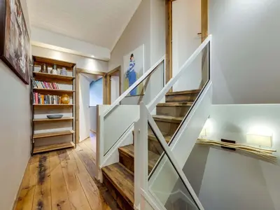 Bibliothèque dans l'appartement