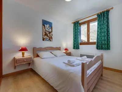 Un ou plusieurs lits dans un hébergement de l'établissement Appartement ski aux pieds, 3 chambres, balcon, parking inclus - FR-1-862-6