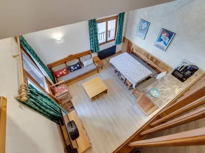 Coin salon dans l'établissement Appartement ski aux pieds, 3 chambres, balcon, parking inclus - FR-1-862-6