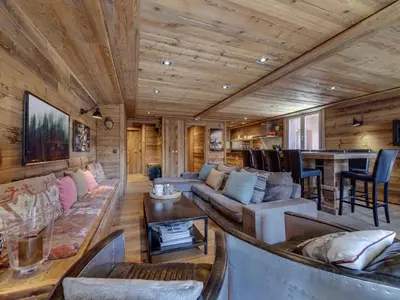 Coin salon dans l'établissement Chalet de charme 3 chambres à Val-d'Isère, proche centre et pistes - FR-1-862-8