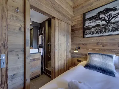 Un ou plusieurs lits dans un hébergement de l'établissement Chalet de charme 3 chambres à Val-d'Isère, proche centre et pistes - FR-1-862-8