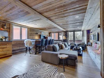 Coin salon dans l'établissement Chalet de charme 3 chambres à Val-d'Isère, proche centre et pistes - FR-1-862-8