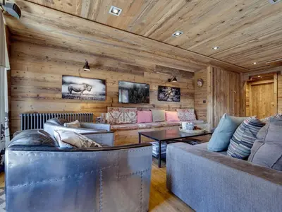 Coin salon dans l'établissement Chalet de charme 3 chambres à Val-d'Isère, proche centre et pistes - FR-1-862-8