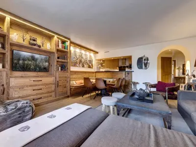 Coin salon dans l'établissement Appartement spacieux aux pieds des pistes avec parking couvert - FR-1-862-18