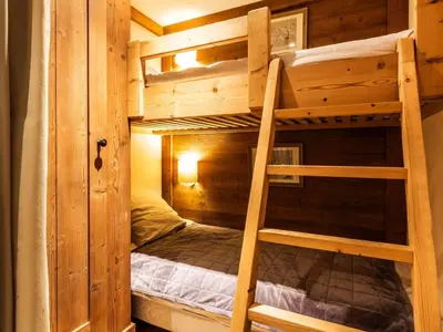 Un ou plusieurs lits dans un hébergement de l'établissement Appartement calme au centre, 4 pers, balcon, parking, Val d'Isère - FR-1-862-52
