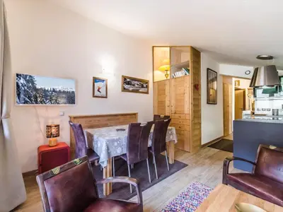 Cuisine ou kitchenette dans l'établissement Appartement rénové 5 pers. au pied des pistes avec Wifi - FR-1-862-32