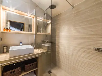 Salle de bains dans l'établissement Appartement rénové 5 pers. au pied des pistes avec Wifi - FR-1-862-32