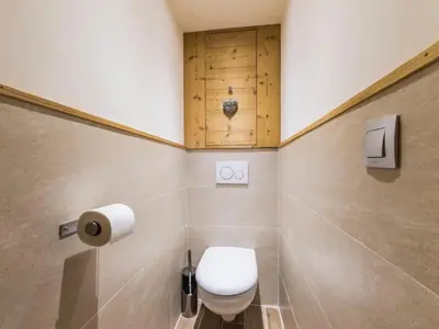 Salle de bains dans l'établissement Appartement rénové 5 pers. au pied des pistes avec Wifi - FR-1-862-32