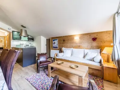 Cuisine ou kitchenette dans l'établissement Appartement rénové 5 pers. au pied des pistes avec Wifi - FR-1-862-32