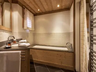 Plan de l'établissement Appartement lumineux avec terrasse et parking couvert, Val-d'Isère - FR-1-862-36