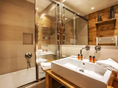 Salle de bains dans l'établissement Duplex confortable 5 pers. ski aux pieds, balcon Val-d'Isère - FR-1-862-34