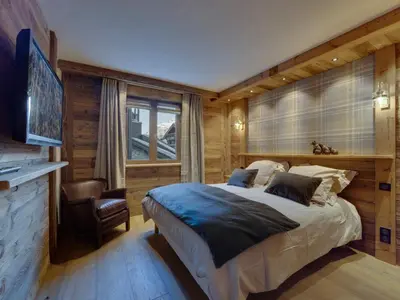 Un ou plusieurs lits dans un hébergement de l'établissement Charmant appartement rénové, 4 pers, centre Val d'Isère, au pied des pistes - FR-1-862-48