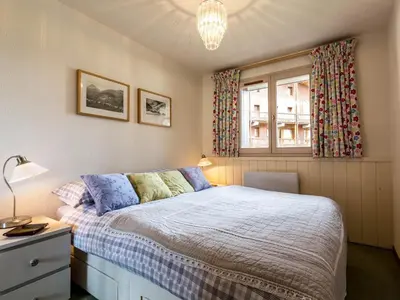Un ou plusieurs lits dans un hébergement de l'établissement Appartement Ski aux pieds avec Balcon et Parking à Val-d'Isère - FR-1-862-61