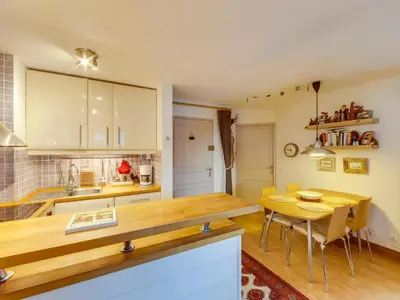 Cuisine ou kitchenette dans l'établissement Appartement Ski aux pieds avec Balcon et Parking à Val-d'Isère - FR-1-862-61