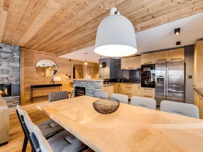 Cuisine ou kitchenette dans l'établissement Appartement rénové proche pistes, 3 chambres, parking couvert - FR-1-862-10