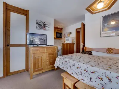 Un ou plusieurs lits dans un hébergement de l'établissement Appartement 4 pers au pied des pistes avec balcon, Val-d'Isère - FR-1-862-46