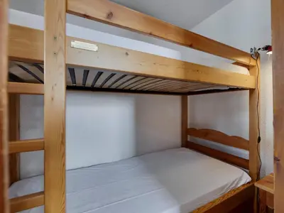 Un ou plusieurs lits dans un hébergement de l'établissement Appartement 4 pers au pied des pistes avec balcon, Val-d'Isère - FR-1-862-46