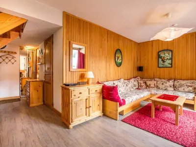 Cuisine ou kitchenette dans l'établissement Duplex confortable 3 chambres, proche pistes et commerces - FR-1-862-21