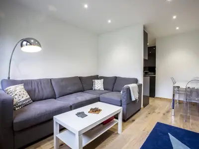 Coin salon dans l'établissement Appartement lumineux 2 chambres vieux village Val-d'Isère, terrasse, parking - FR-1-862-59