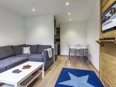 Coin salon dans l'établissement Appartement lumineux 2 chambres vieux village Val-d'Isère, terrasse, parking - FR-1-862-59