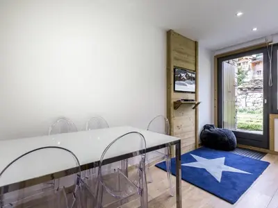 Un ou plusieurs lits dans un hébergement de l'établissement Appartement lumineux 2 chambres vieux village Val-d'Isère, terrasse, parking - FR-1-862-59