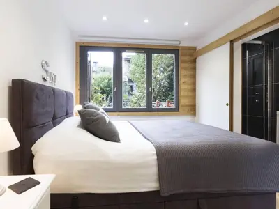 Un ou plusieurs lits dans un hébergement de l'établissement Appartement lumineux 2 chambres vieux village Val-d'Isère, terrasse, parking - FR-1-862-59