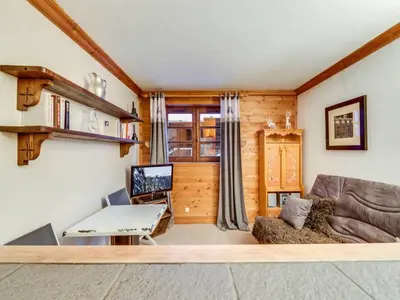 Télévision ou salle de divertissement dans l'établissement Studio confortable centre Val d'Isère proche pistes, wifi - FR-1-862-65