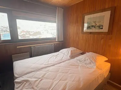 Un ou plusieurs lits dans un hébergement de l'établissement Appartement fonctionnel Skis aux pieds avec balcon à Tignes - FR-1-502-615