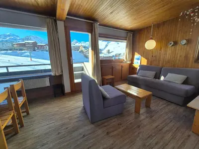 Coin salon dans l'établissement Appartement fonctionnel Skis aux pieds avec balcon à Tignes - FR-1-502-615