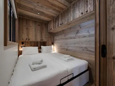 Un ou plusieurs lits dans un hébergement de l'établissement Appartement lumineux Ski aux pieds avec Parking - FR-1-862-41