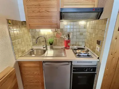 Cuisine ou kitchenette dans l'établissement Studio mezzanine à Val d'Isère pour 3 pers. avec animaux & parking couvert - FR-1-411-1019