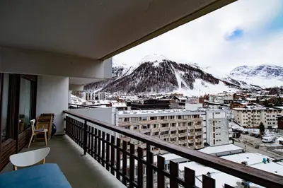 Vue générale sur la montagne ou vue sur la montagne depuis l'appartement