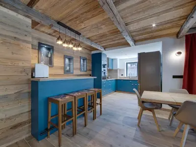 Cuisine ou kitchenette dans l'établissement Appartement rénové 4 chambres ski aux pieds avec parking à Val-d'Isère - FR-1-862-9