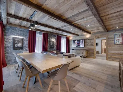 Télévision ou salle de divertissement dans l'établissement Appartement rénové 4 chambres ski aux pieds avec parking à Val-d'Isère - FR-1-862-9