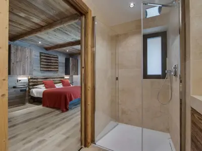 Un ou plusieurs lits dans un hébergement de l'établissement Appartement rénové 4 chambres ski aux pieds avec parking à Val-d'Isère - FR-1-862-9