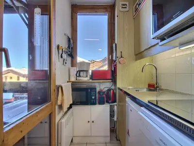 Cuisine ou kitchenette dans l'établissement Studio central avec balcon à Belle Plagne, 4 pers - FR-1-455-289