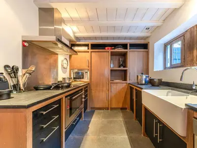 Cuisine ou kitchenette dans l'établissement Appartement de charme avec sauna près des pistes - FR-1-694-445