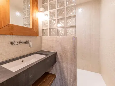 Salle de bains dans l'établissement Appartement de charme avec sauna près des pistes - FR-1-694-445