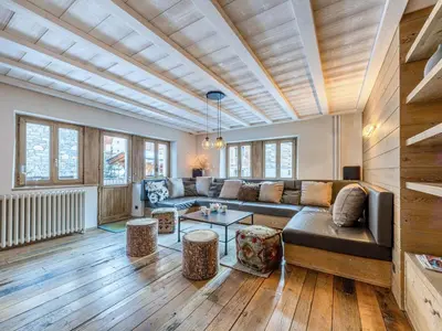 Coin salon dans l'établissement Appartement de charme avec sauna près des pistes - FR-1-694-445