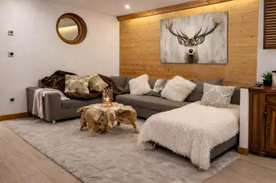 Coin salon dans l'établissement Ski aux pieds, Paradiski, appart 4 6p confort
