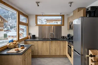 Cuisine ou kitchenette dans l'établissement Ski aux pieds, Paradiski, appart 4 6p confort