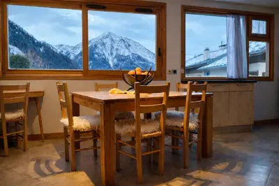 Vue générale sur la montagne ou vue sur la montagne depuis l'appartement