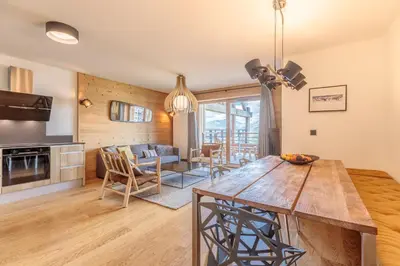 Cuisine ou kitchenette dans l'établissement Beautiful apt in L'Ecrin Arc 1800, 8 people, 3 bedrooms, 80m3, sauna, hammam, gym