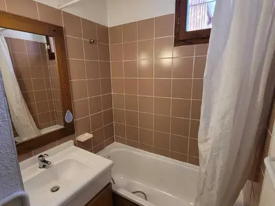 Salle de bains dans l'établissement Val d'Isère - Appartement 3 pièces, 6 pers, animaux admis - FR-1-411-1021