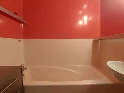 Salle de bains dans l'établissement Appartement ski aux pieds avec balcon - FR-1-346-603