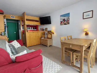Cuisine ou kitchenette dans l'établissement Appartement ski aux pieds avec balcon - FR-1-346-603