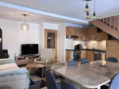 Cuisine ou kitchenette dans l'établissement Duplex 4P+Mezzanine, 10 Pers, Près Téléphérique & Commerces - FR-1-464-263
