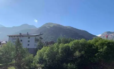 Vue générale sur la montagne ou vue sur la montagne depuis l'appartement