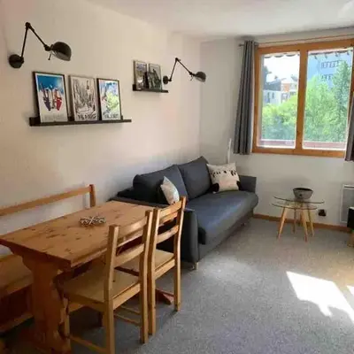 Studio cabin for 2 adults and 2 childrens with private parking